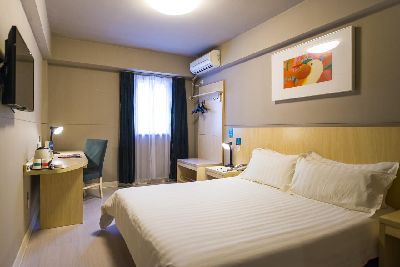 Bestay Express Imperial Palace Huaiyuanmen Subway Station 3* Шеньян